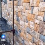 واجهة حجر أصفر ورمادي